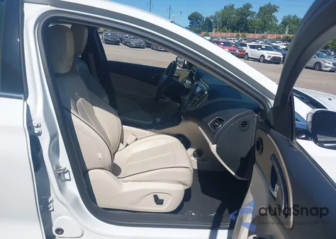 2015 Chrysler 200 C z USA, uszkodzony, nr VIN 1C3CCCEG2FN678485